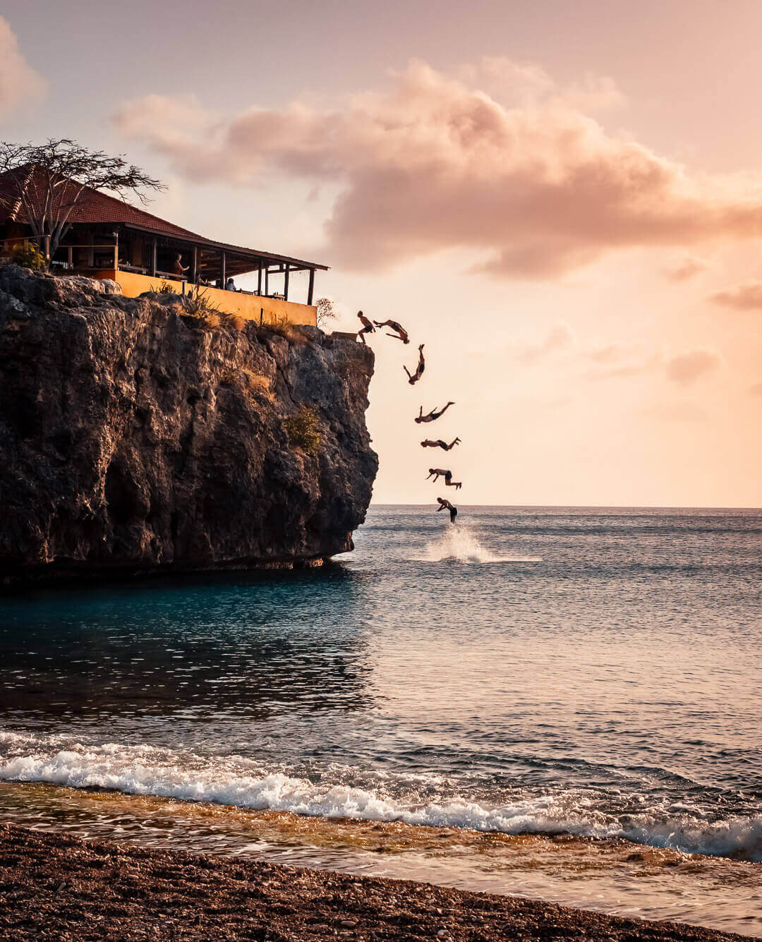 ben-chamberland-backflip-falaise-curacao