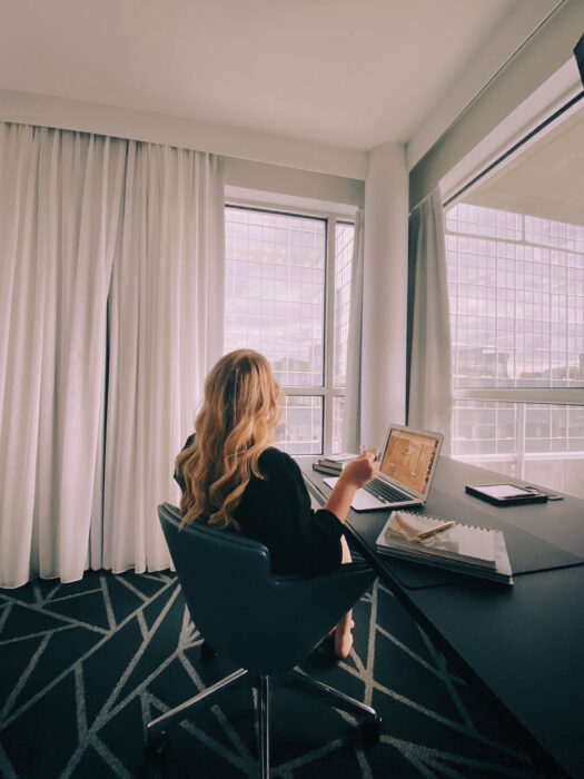 bureau-cafe-hotel-crystal-montreal