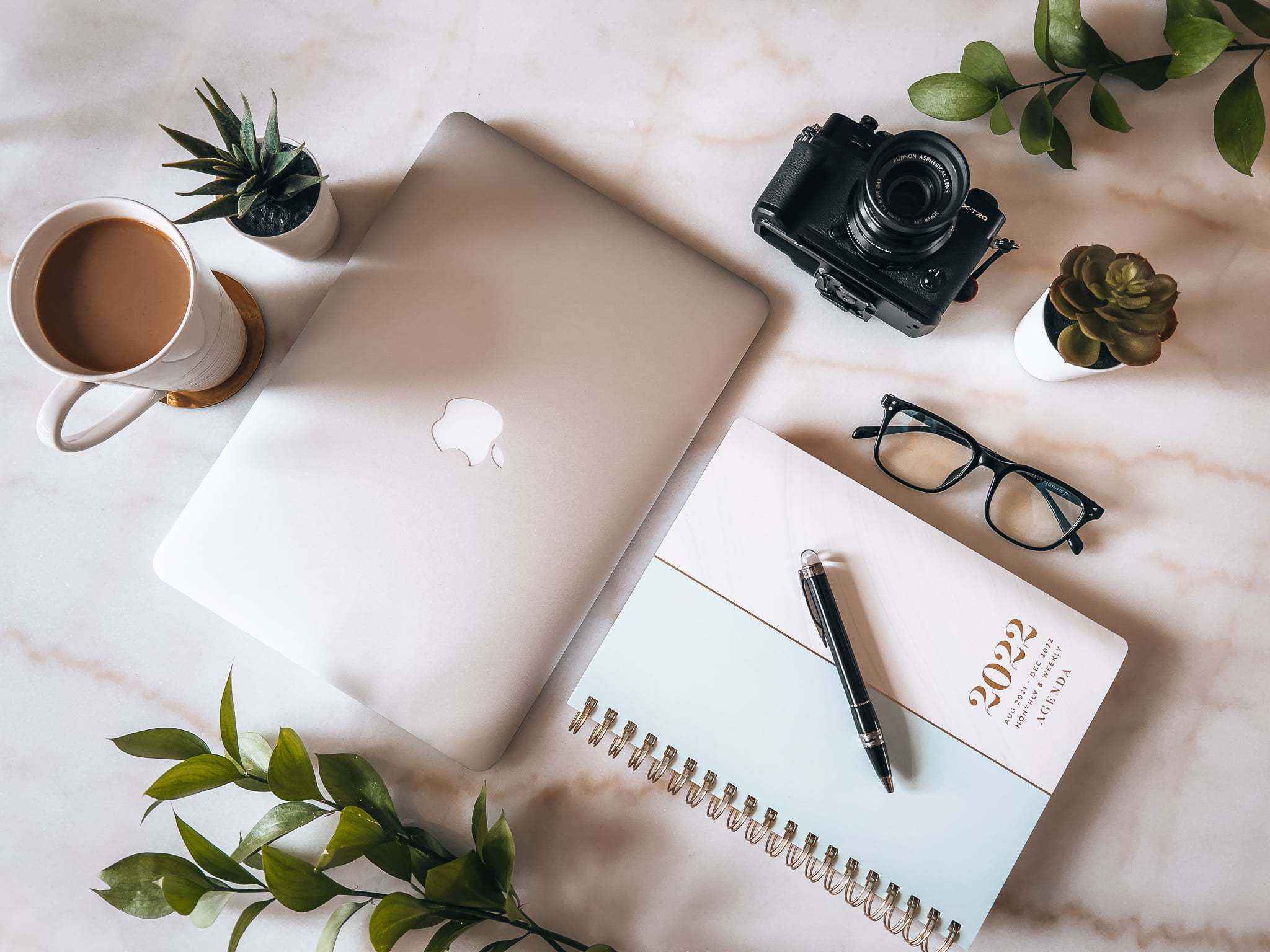 ordinateur-cafe-agenda