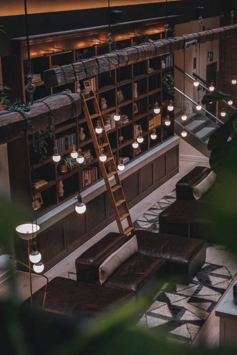 Bibliothèque du lobby de l'Hôtel Metcalfe à Ottawa