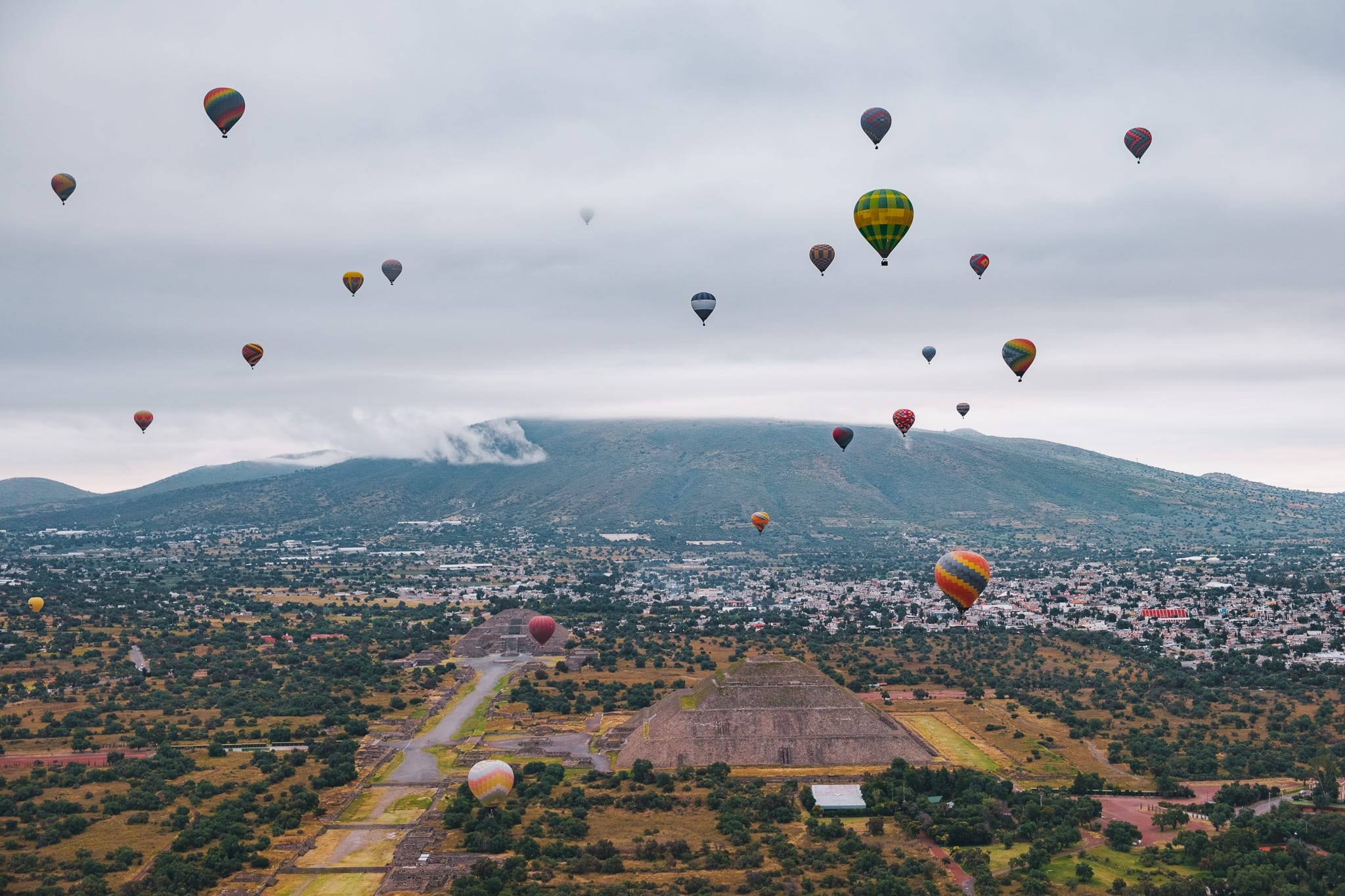 montgolfiere-teothiuacan-pyramide-mexico-city