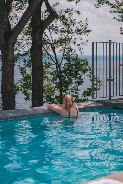 spa-manoir-hovey-piscine-vue