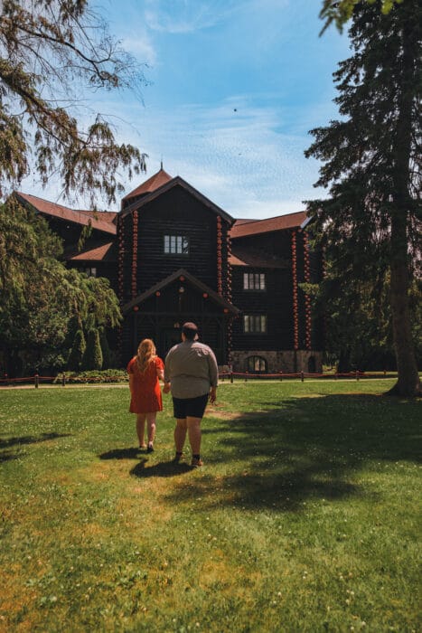 fairmont-montebello-exterieur-couple