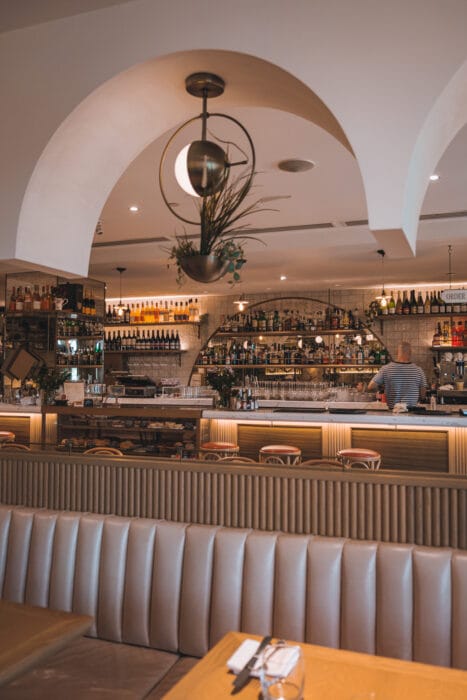 cafe-lunette-comptoir-decor