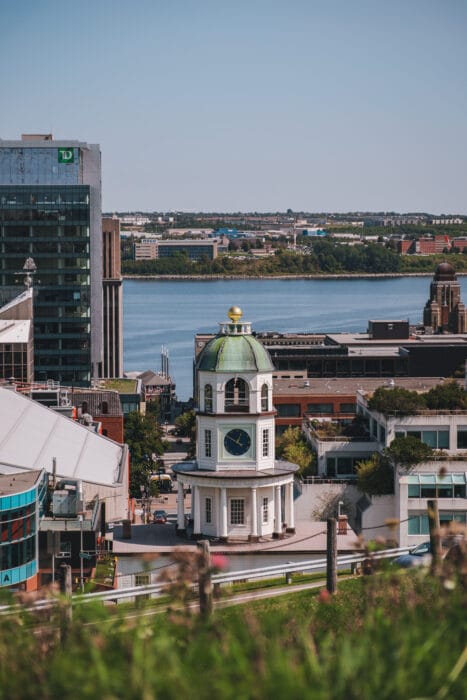 tower-clock-halifax-vue-eau