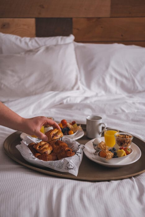 auberge-sainte-helene-dejeuner-lit