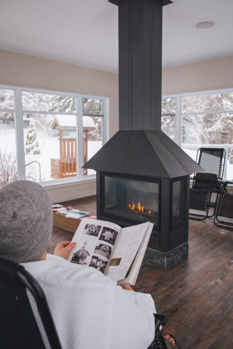 auberge-sainte-helene-max-lecture-foyer