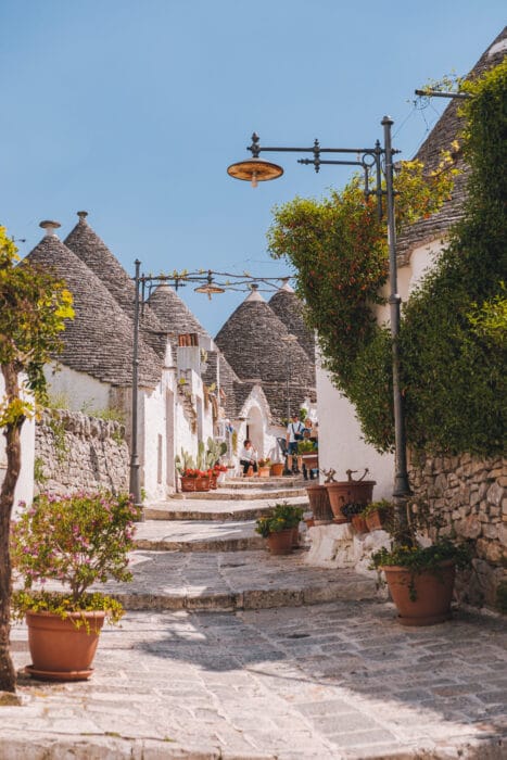 alberobello-rue-trulli